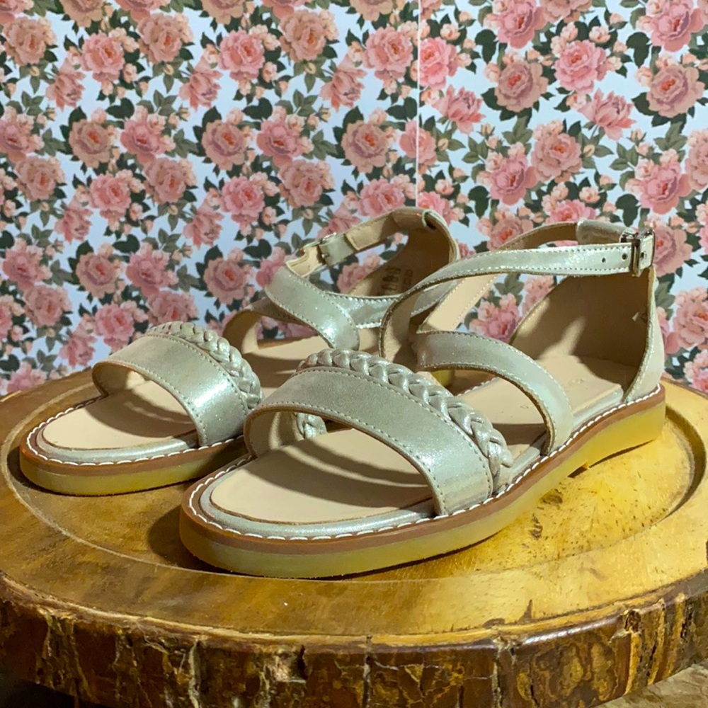 Beautiful elephantito silver sandals